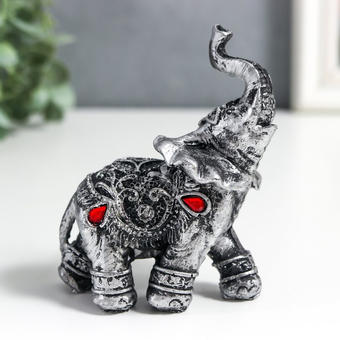 Сувенир полистоун Серебристый слон в попоне с рубинами 10х5х8 см