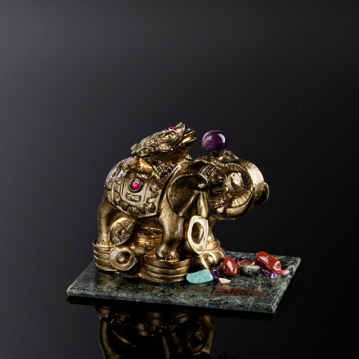 Сувенир Слон с лягушкой, 7х10х7 см, змеевик, гипс, минералы