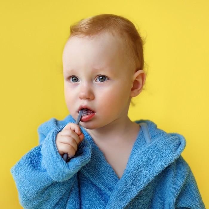 Зубная щётка детская, набор «Чистюля» с ограничителем, 2 шт.: щётка, массажёр, от 6 мес., цвета МИКС