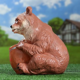 Садовая фигура "Медведь с бочонком" коричневый 27х24х28см от Сима-ленд