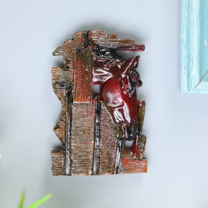 Магнит "Лошадь в загоне"