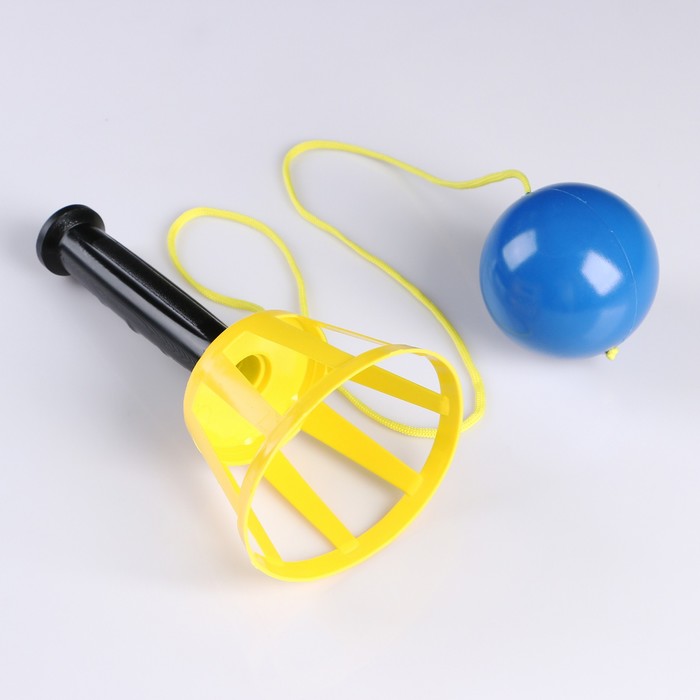 Игра "Поймай мяч", корзинка d-10,5-с ручкой + мячик(d-7,5 см) на шнурке, 1 игрок, микс