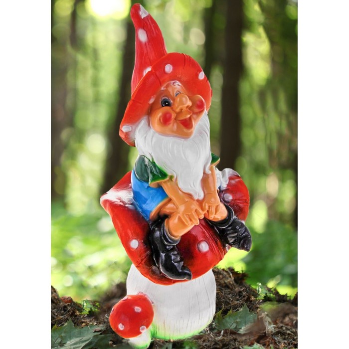 Садовая фигура "Гном на мухоморе"