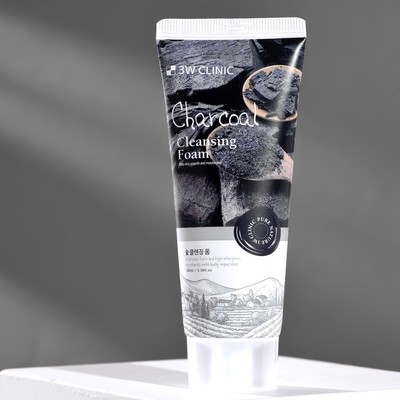 Глубоко очищающая пенка для сужения пор 3W CLINIC Charcoal Cleansing Foam с древесным углём, 100 мл