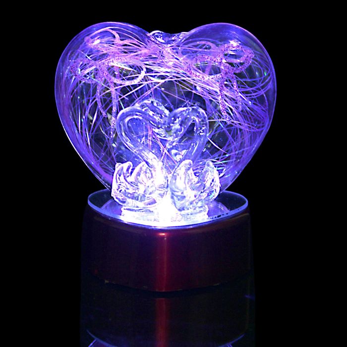 Сувенир "Лебединое Сердце" свет