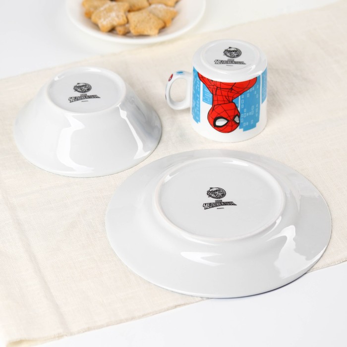Набор посуды «Ты - супергерой», 4 предмета: тарелка Ø 16,5 см, миска Ø 14 см, кружка 250 мл, коврик в подарочной упаковке, Человек-паук