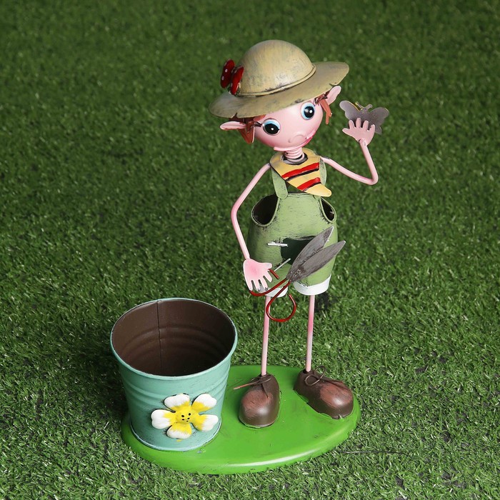 Садовая фигура с кашпо "Мальчик с ножницами"