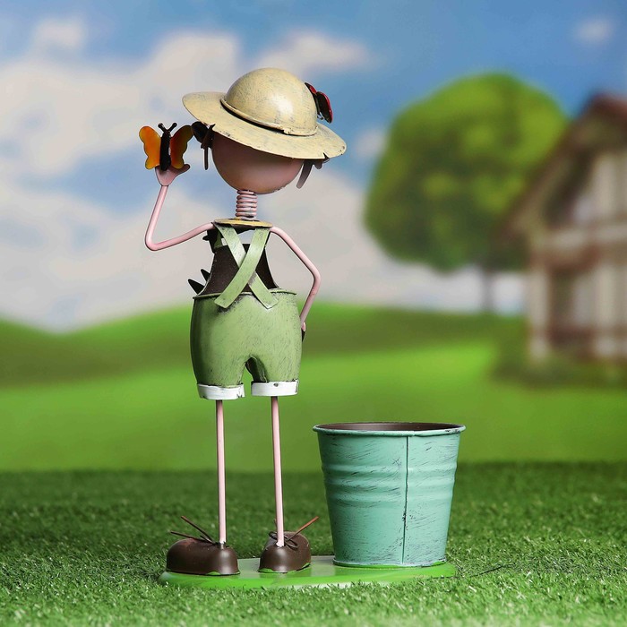 Садовая фигура с кашпо "Мальчик с ножницами"