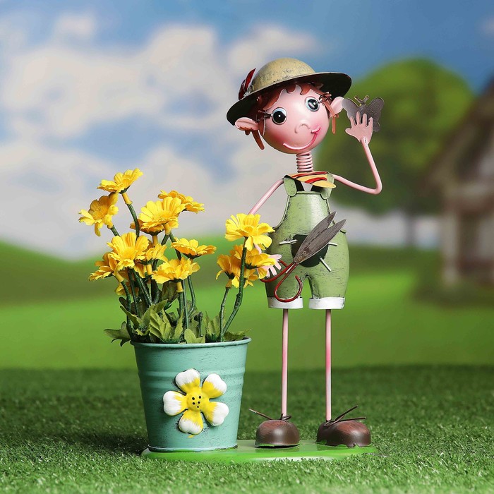 Садовая фигура с кашпо "Мальчик с ножницами"