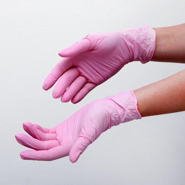 фото Медицинские перчатки нитриловые нестерильные, текстурированные на пальцах розовые benovy s 500