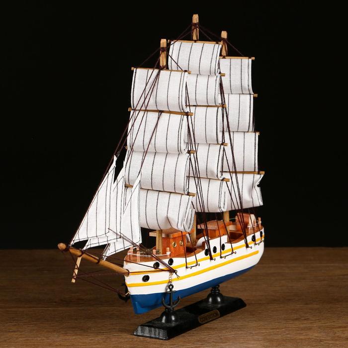 Корабль "Медуза" трехмачтовый с белыми парусами, белые борта с полосками,  33*7*32см