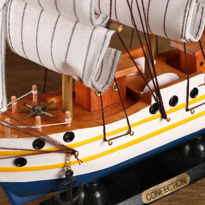 Корабль "Медуза" трехмачтовый с белыми парусами, белые борта с полосками,  33*7*32см