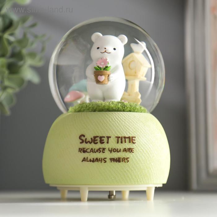 Сувенир полистоун водяной шар музыка Зайка/Мишка садовод крутится МИКС 15,5х10х10 см