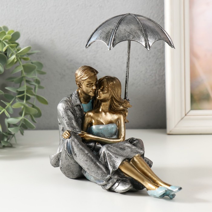 Сувенир полистоун Влюблённая пара под зонтом - нежность синий 18х18х10 см