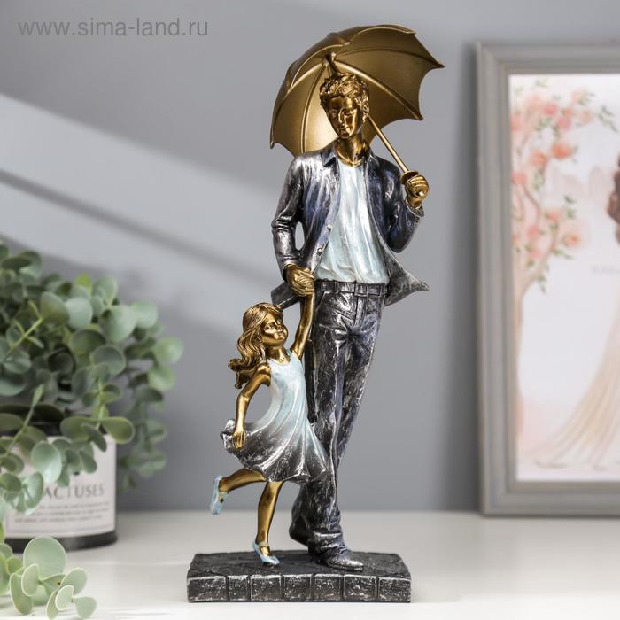 цена Сувенир полистоун Папа с дочкой на прогулке под зонтом синий 28х11х8 см