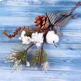 Декор "Зимнее очарование" шишка яблоко ягоды в снегу бантик 29 см