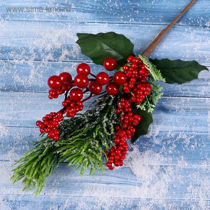 Декор Зимнее очарование веточка хвои с ягодками в снегу, 29 см
