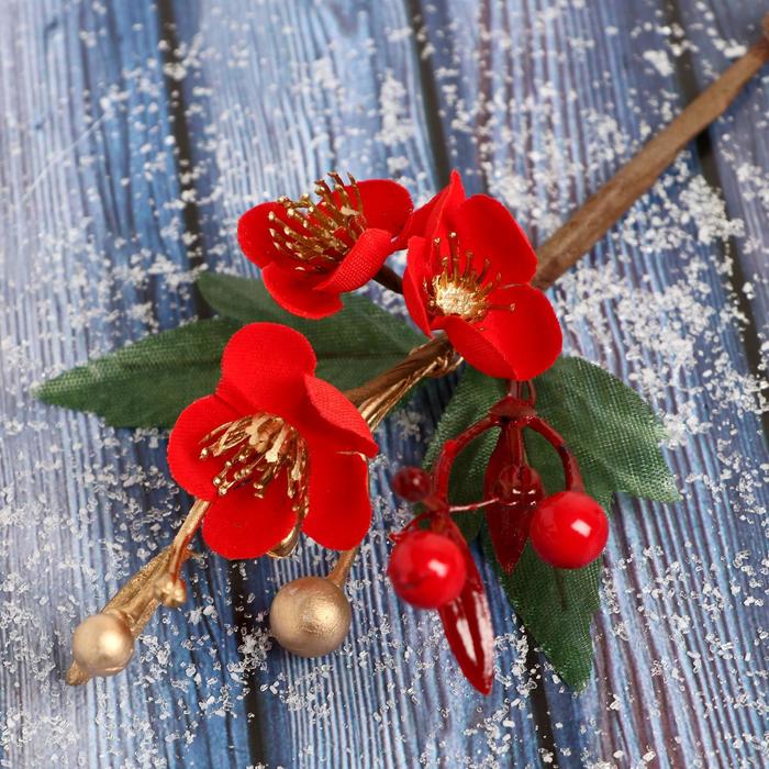 Декор Зимнее очарование цветы ягоды листья, 16 см