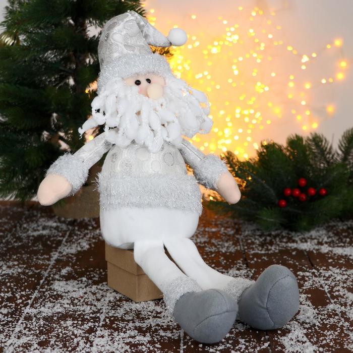 Мягкая игрушка Дед Мороз в шапочке с кружочками-длинные ножки 15х45 см, серебристо-белый мягкая игрушка дед мороз в шапочке с кружочками длинные ножки 15х45 см серебристо белый