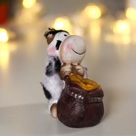 

Сувенир керамика "Бычок с чёлкой с мешком монет, в шубке" 7,3х4,3х6,7 см