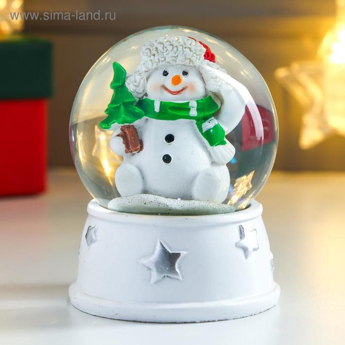 Сувенир полистоун водяной шар Снеговик в шапке-ушанке, с ёлкой d=6,5 см 8х6,5х6,5 см