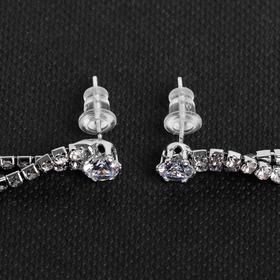 

Серьги висячие со стразами "Капель" нити, цвет белый в серебре