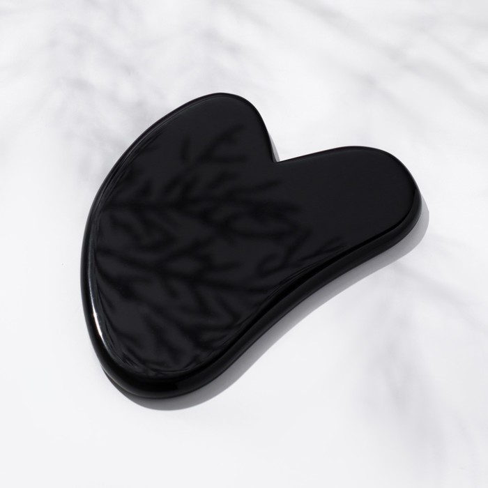 Пластина-скребок для массажа Гуаша из черного обсидиана в форме сердца 8 x 6 x 05 см 54700₽