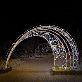 

Светодиодная арка "Полукруг", 550 х 340 х 100 см, 350 Вт