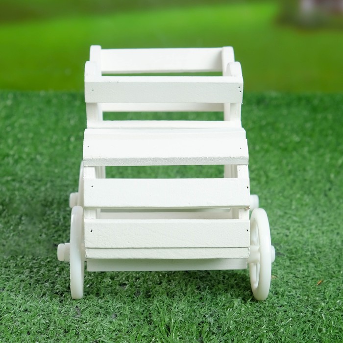 Кашпо "Карета" белое