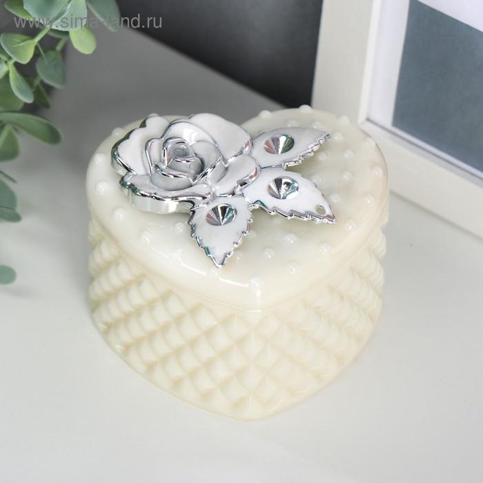 

Шкатулка пластик "Белое сердце с розой" 6,5х8,7х8 см