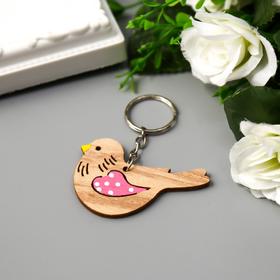 

Брелок дерево "Птичка с крылышком-сердцем" 5,5х3,8 см