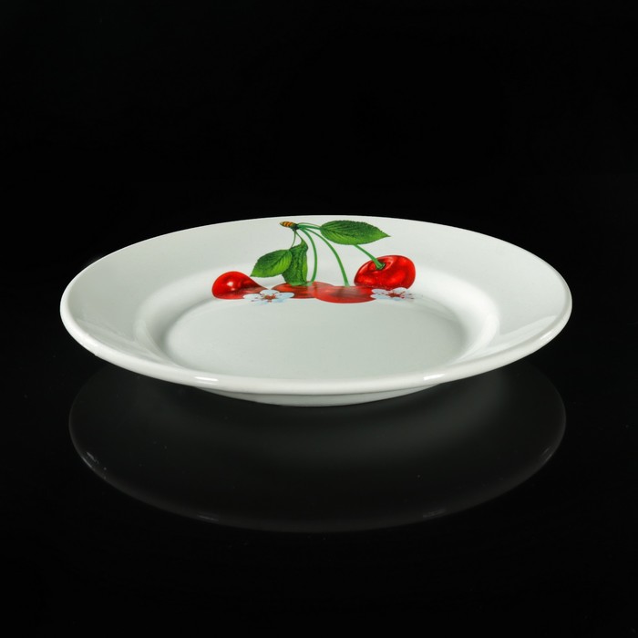 Тарелка мелкая 20 см "Вишенка", высота 2,9 см