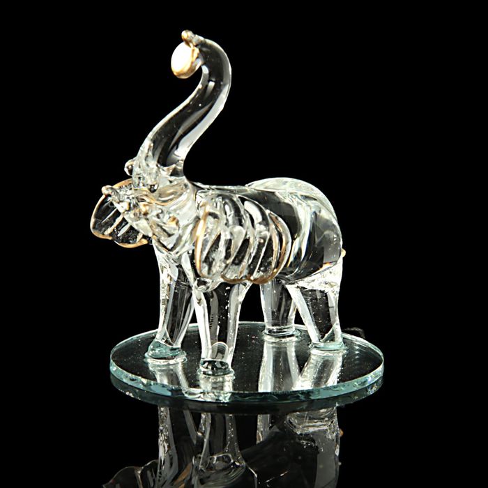 Сувенир "Слонёнок на зеркале"