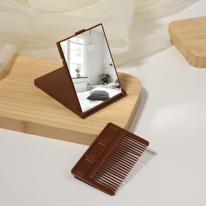 Зеркало складное «Шоколадное чудо», с расчёской, 8,5 × 6 см, рисунок МИКС