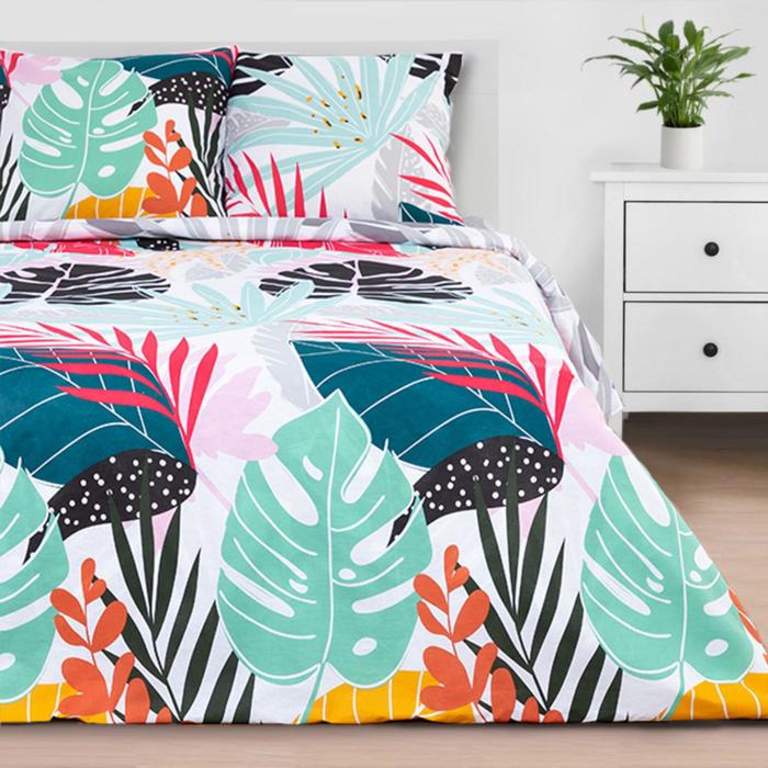 

Постельное белье "Этель" 1.5 сп Сolored tropics 143*215 см, 150*214 см, 70*70 см -2 шт