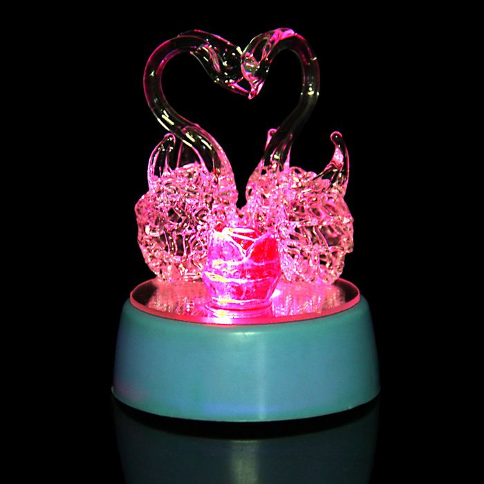 Сувенир "2 лебедя с розой" свет