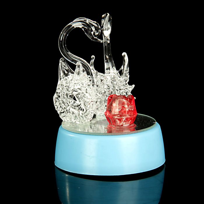 Сувенир "2 лебедя с розой" свет