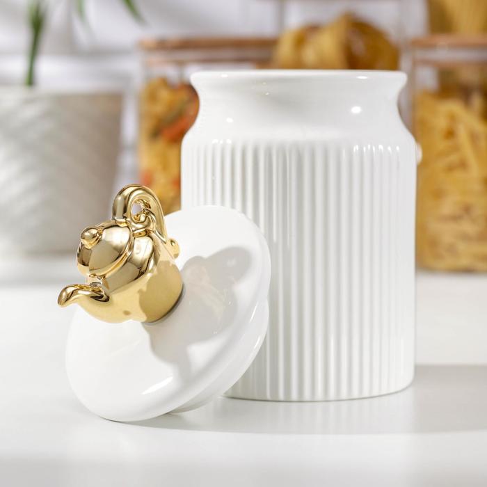 фото Банка керамическая для сыпучих продуктов «золотой чайник», 10×19 см, цвет белый