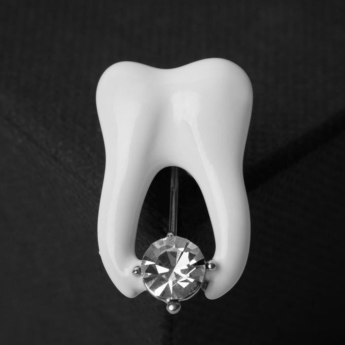 брошь медицина зуб цвет белый в серебре Брошь «Зуб» со стразой, цвет белый в серебре