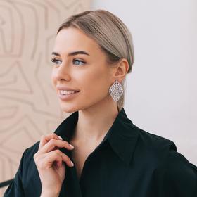 

Серьги со стразами "Лист" весна, цвет белый в серебре