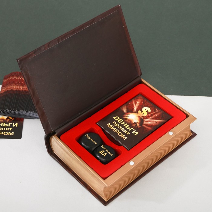 Набор в книге шкатулке "Бизнес": карты, 2 кубика