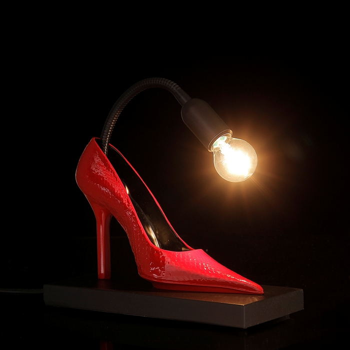 Лампа настольная "Красная туфля"