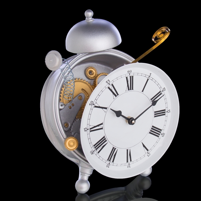 Часы настенные "Сломанный будильник"