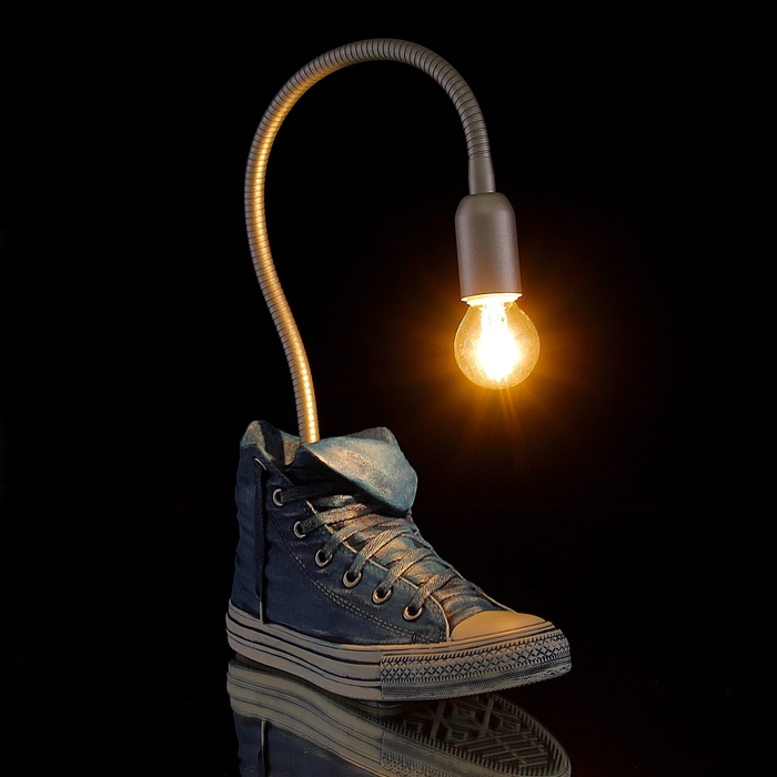 Лампа настольная "Синий кед"