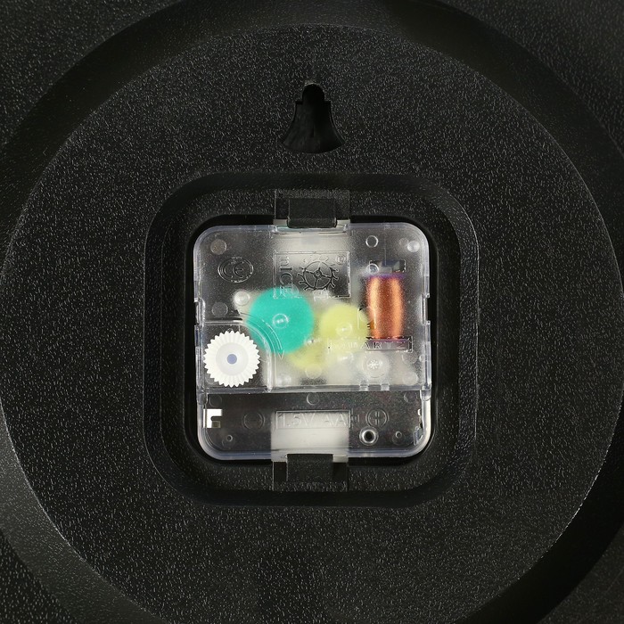 Часы настенные классические, круглые, римские цифры