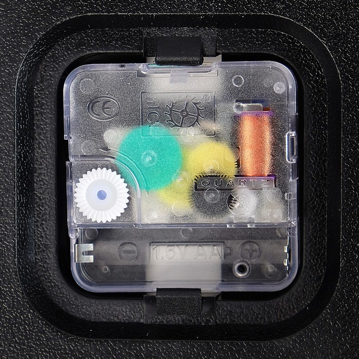 Часы настенные классические, круглые, римские цифры