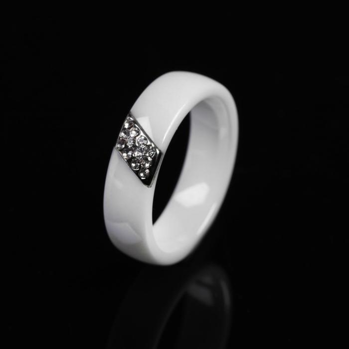 фото Кольцо керамика "диагональ", цвет белый, 17 размер vel vett