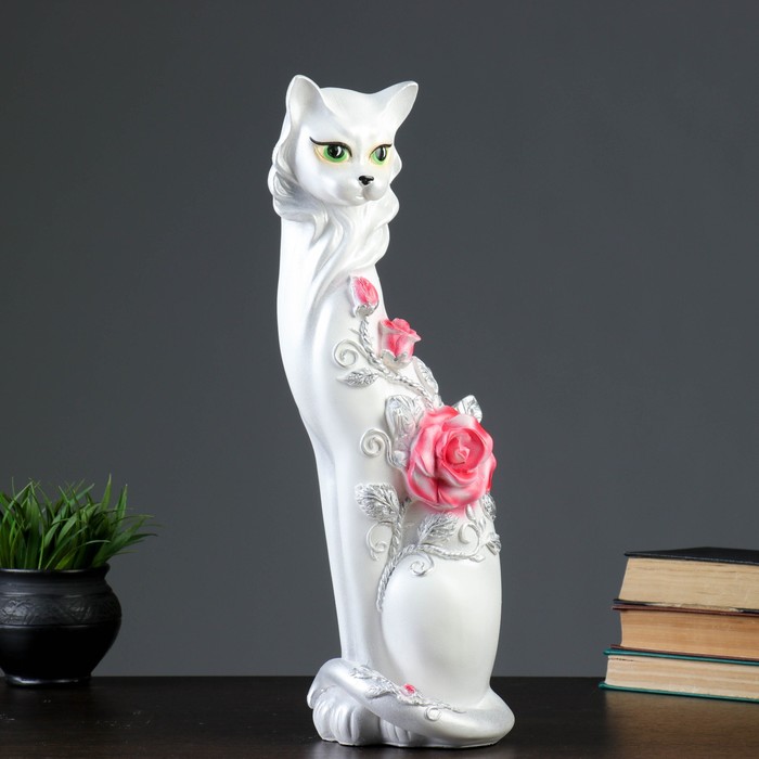 Сувенир "Кошка Маркиза" с крупной розой белая с серебром