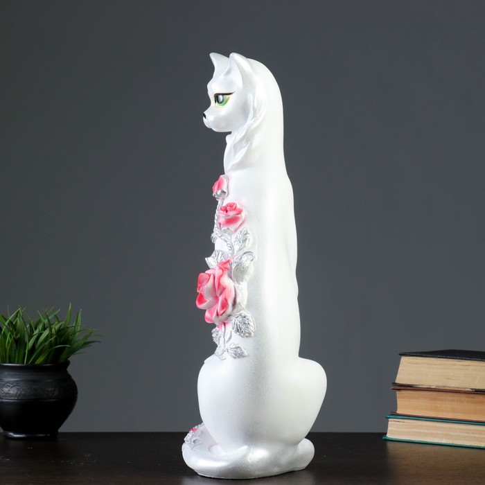 Сувенир "Кошка Маркиза" с крупной розой белая с серебром