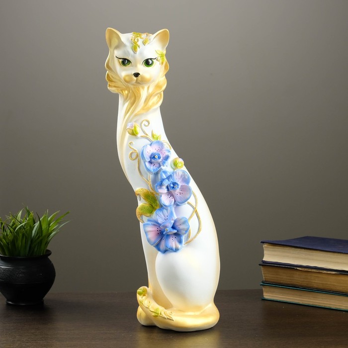 Сувенир "Кошка Маркиза" Орхидея белая